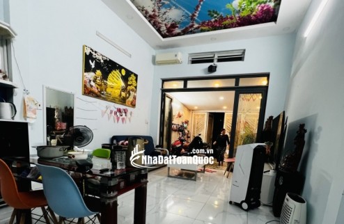 Bán nhà Thủ Đức, Hiệp Bình Phước, Quốc Lộ 13. 4x32m, 128m2, 3PN, SH, 7.45 tỷ. LH: 0933125879
